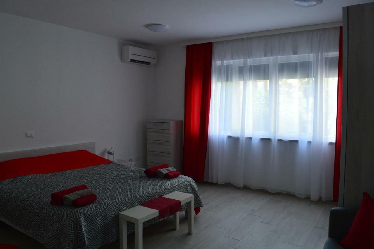 Margherita'S Room Rovigno Esterno foto