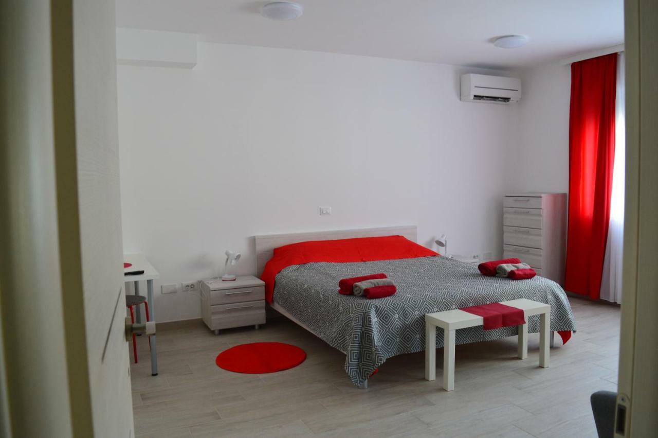 Margherita'S Room Rovigno Esterno foto