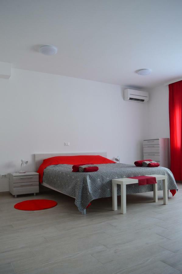 Margherita'S Room Rovigno Esterno foto